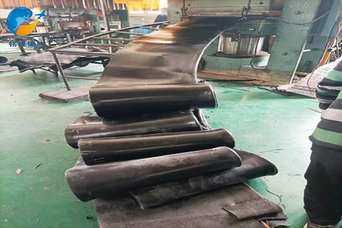 山东密封装置帘布橡胶板生产过程现场实拍